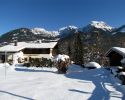 Literaturadvent Berchtesgaden 2012 - 008 - Orientierungs Spaziergang mit H. Goell im Hintergrund